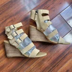 NWOT Crown Vintage Serena Wedge Gladiator Sandals sz. 7